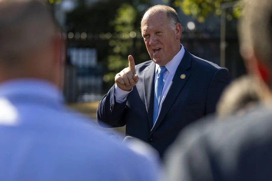 El Gobierno de Trump asegura que las redadas migratorias continuarán durante el cierre del DHS