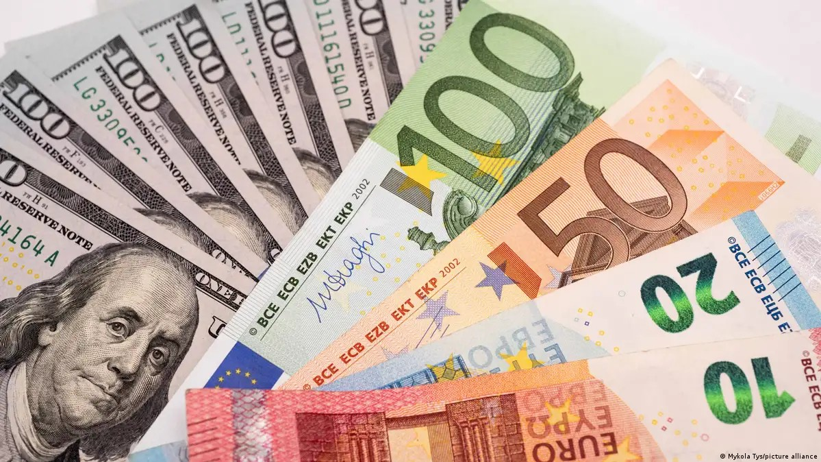 Dólar subió 9 cts y euro bajó 5; son vendidos $63.52 y $77.25