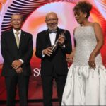 ACROARTE entrega a Jochy Santos el premio Gran Soberano