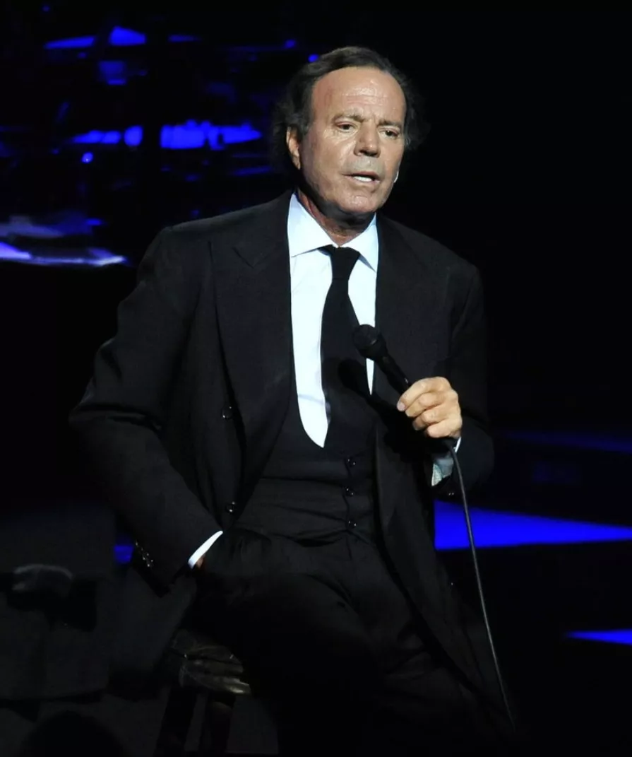 Julio Iglesias rompe el silencio y demanda a elDiario.es por graves acusaciones