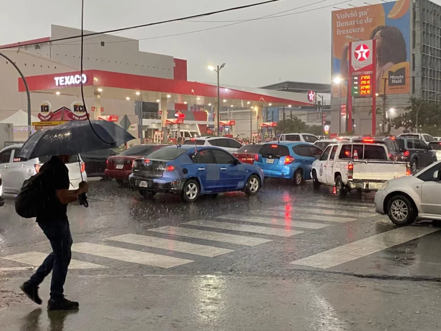 Vaguada provocará aguaceros esta tarde y mantienen alertas por inundaciones