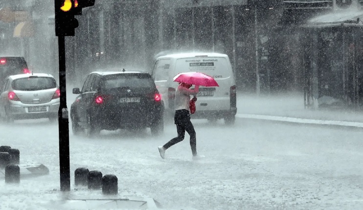 ¡No dejes tu paraguas! Vaguada provocará lluvias y tormentas en varias provincias