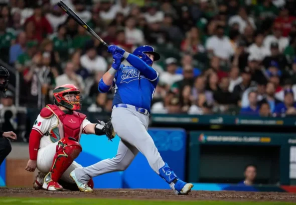 Vinnie Pasquantino se convirtió en el primer jugador en la historia del Clásico Mundial de Béisbol que dispara tres jonrones en un partido