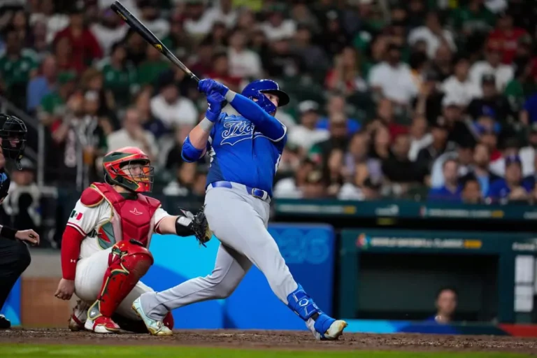 Vinnie Pasquantino se convirtió en el primer jugador en la historia del Clásico Mundial de Béisbol que dispara tres jonrones en un partido