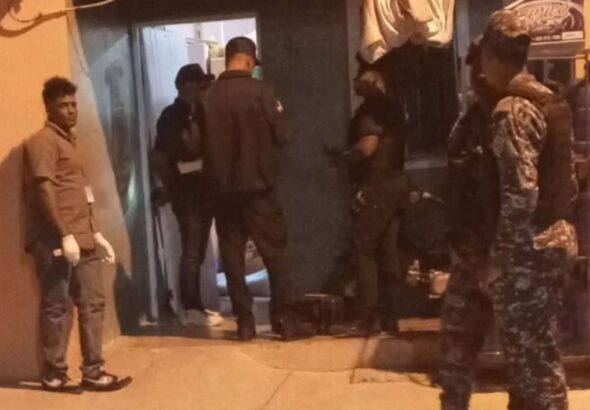 Agente policial mata a balazos a joven por vídeo con su expareja