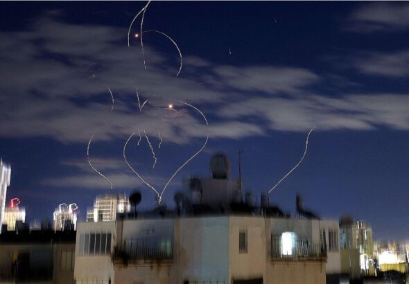 Tras designación líder supremo, Irán lanza misiles hacia Israel