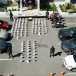 Autoridades apresan dos hombres con 261 paquetes de cocaína