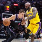 LeBron James jugó su partido número 1,611 en la NBA y empató el récord de todos los tiempos con Robert Parish