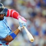 Vladimir Guerrero Jr. batea tres hits en victoria de los Azulejos
