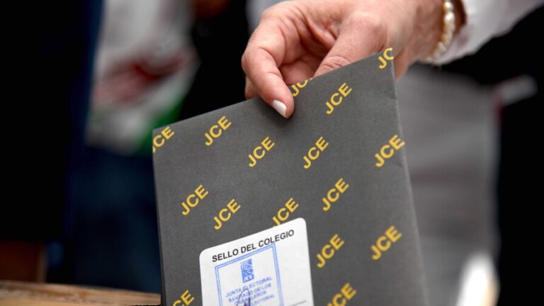 Ley promulgada por Abinader contradice criterio del TC sobre candidaturas independientes