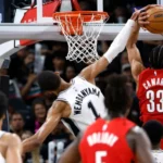 NBA HOY: resultados. Los Spurs clasifican con autoridad y Knicks quedan a una