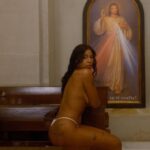 Rapera dominicana Tokischa arma lío en basílica de España