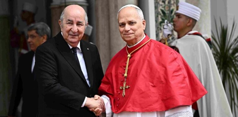 Trump dice no se disculpará con el papa tras criticarlo