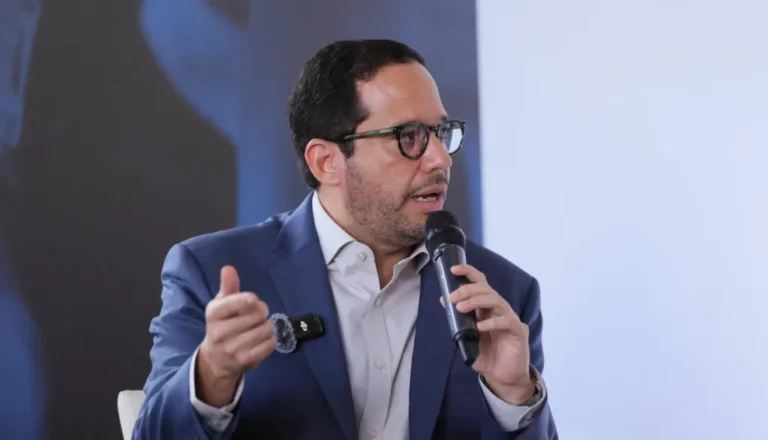 Gobierno dispone jornada laboral reducida en sector público por lluvias