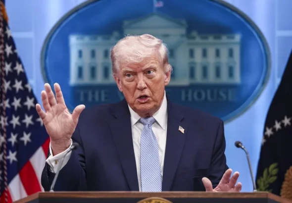 Trump ataca al Papa y dice que “debería dejar de complacer a la izquierda radical”