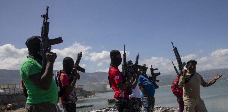 Bandas Haití matan siete personas