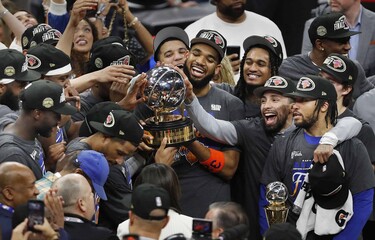 Knicks aplastan a Cavaliers y avanzan a las Finales de la NBA; Towns vuelve a brillar con doble-doble