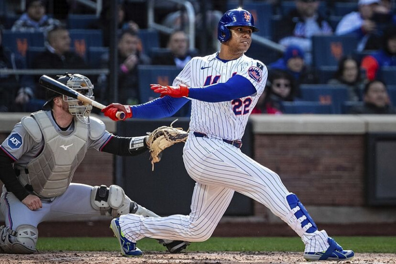 Juan Soto y Freddy Peralta se destacan en triunfo de los Mets