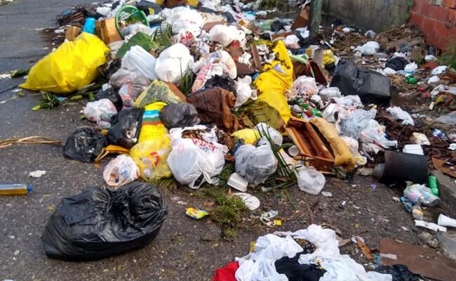 Ciudadanos en Santo Domingo Este denuncian problemas con recogida de basura