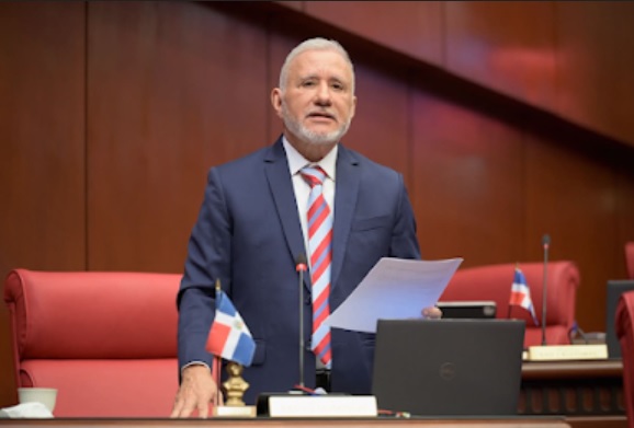 Senador Taveras Guzmán deja PRM, se declara independiente