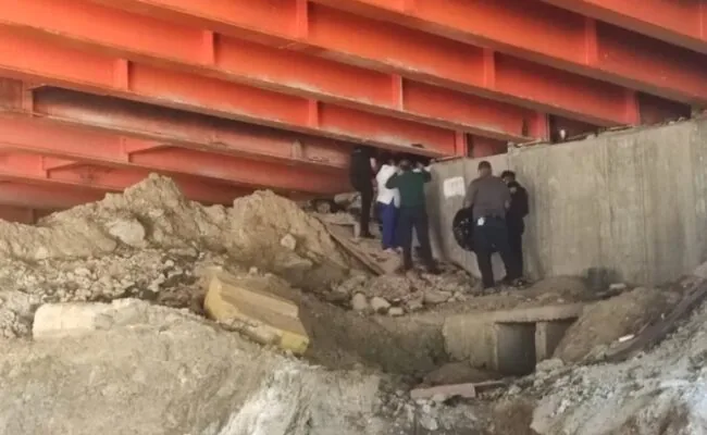 Hallan cuerpo calcinado debajo del puente del río Burende en La Vega