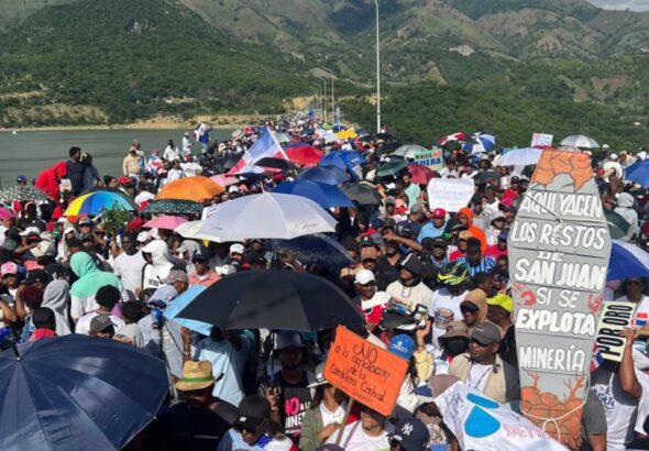 Miles marchan contra explotación minera, agua y medio ambiente