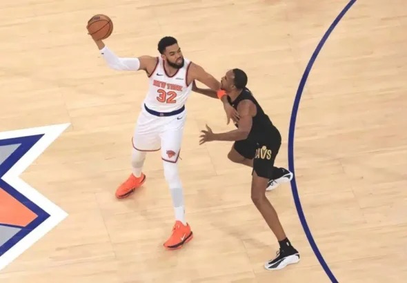 Towns con doble-doble ayuda a Knicks a superar a Cleveland en primer juego de la final del Este de la NBA