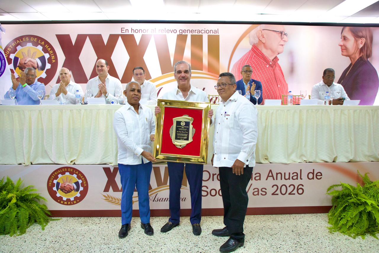 Presidente Abinader reafirma apoyo a la industria de harina en asamblea de UMPIH