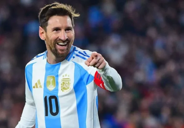 Lionel Messi destroza a Argelia con un triplete en el debut de Argentina
