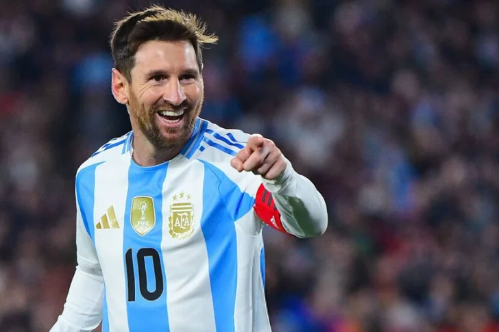 Lionel Messi destroza a Argelia con un triplete en el debut de Argentina