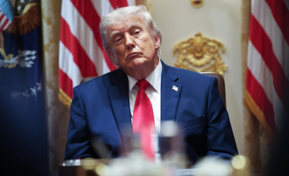 Trump logra acuerdo con Irán para reabrir Ormuz; persisten choques por programa nuclear y fondos congelados