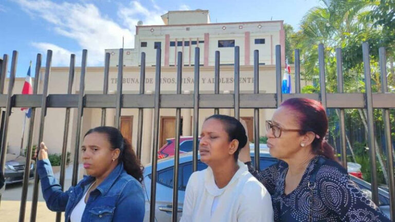 Condenan a cuatro años de prisión a adolescente por muerte de estudiante en Santiago