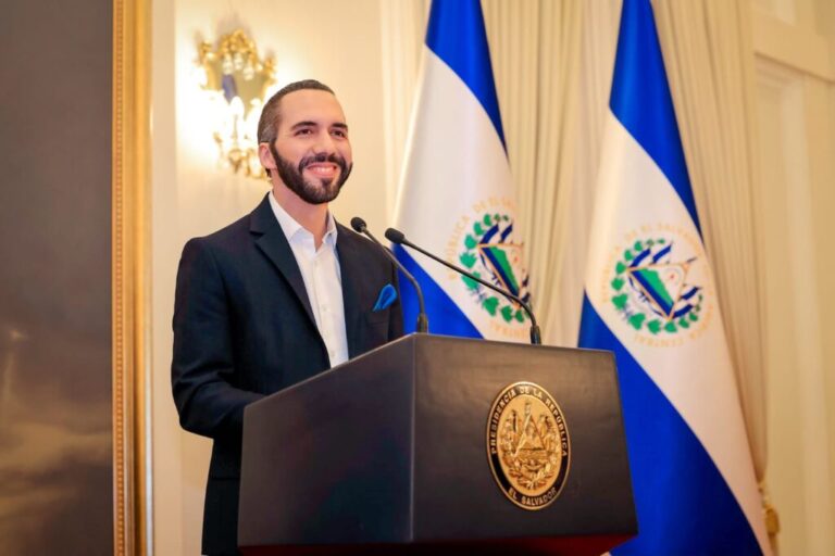 Bukele inscribe precandidatura para aspirar a un tercer mandato en El Salvador