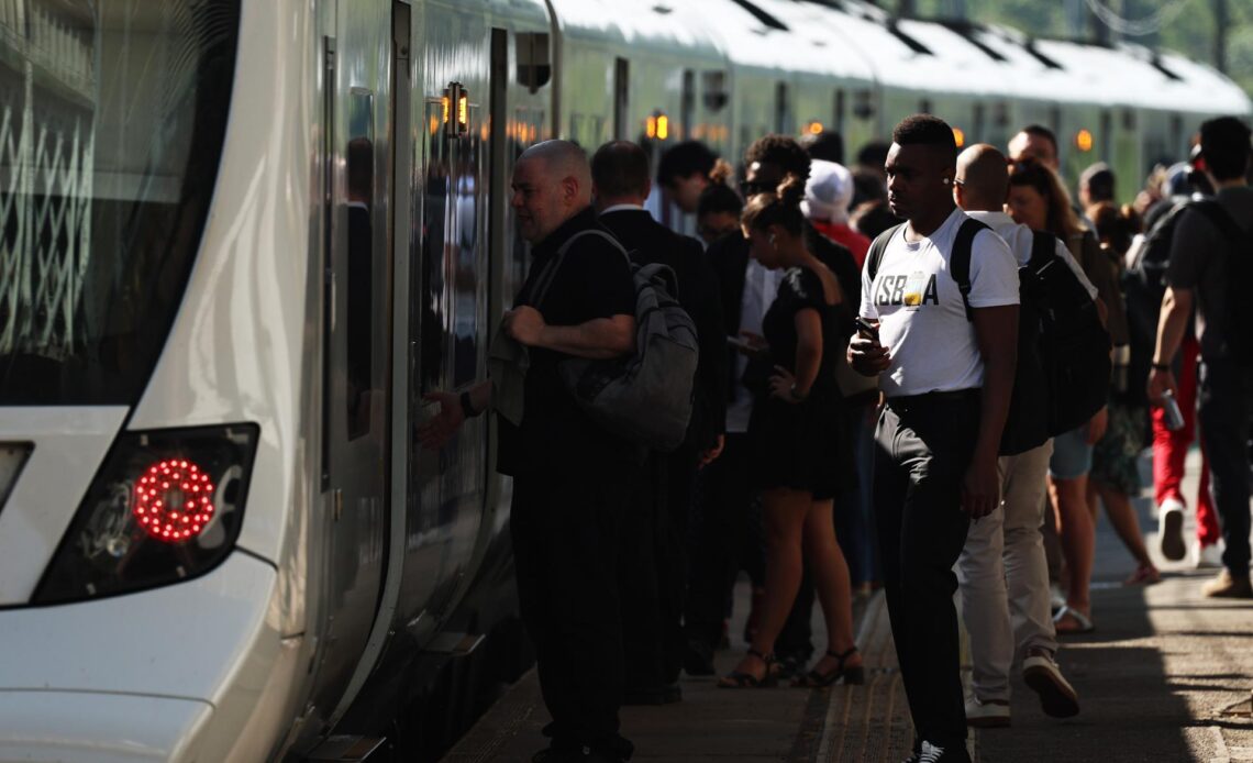 Cancelan trenes por la ola de calor en Inglaterra y Gales