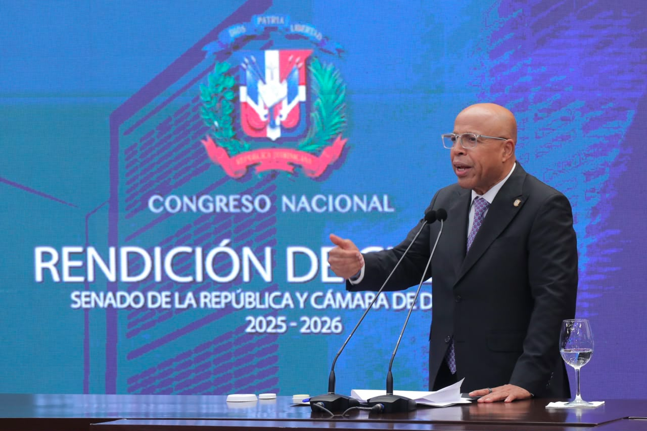 Alfredo Pacheco presenta informe de gestión del año 2025-2026