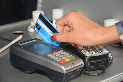 Detallistas combustibles no aceptarían pago con tarjetas