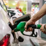 Gobierno congela precios de los principales combustibles