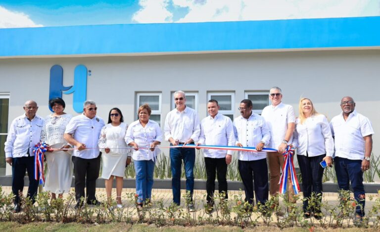 Abinader entrega remozado Hospital Municipal Hacienda Estrella tras más de 20 años de espera