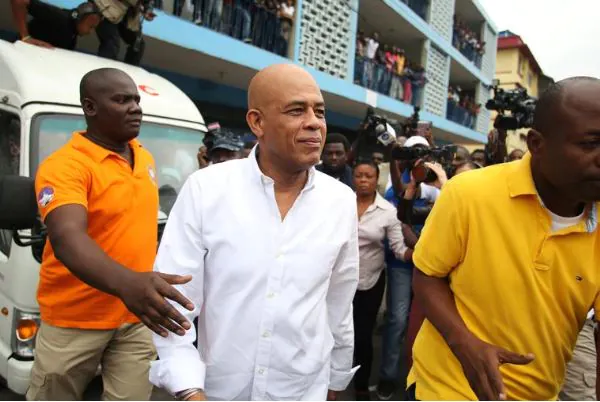Será interrogado por el asesinato de Jovenel Moïse; expresidente haitiano Michel Martelly regresa a Haití