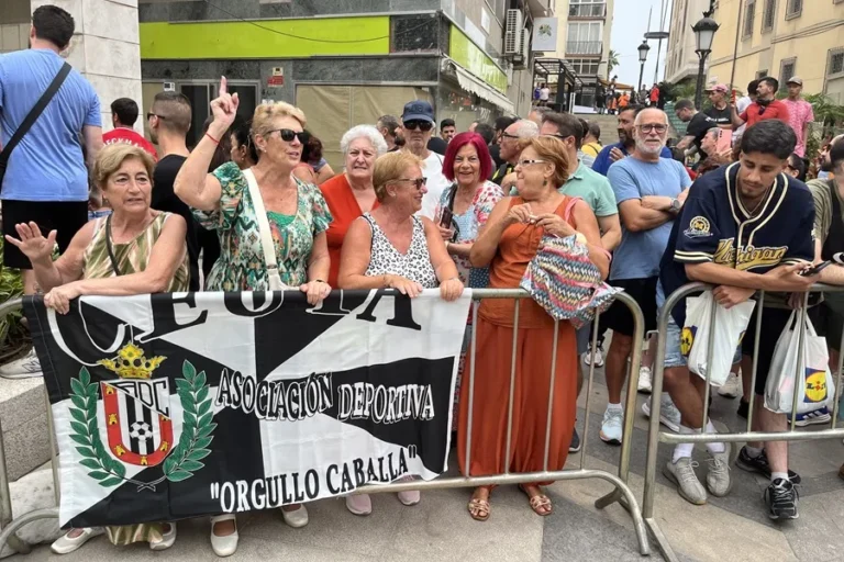 Pedro Sánchez es recibido con abucheos y gritos de “dimisión” durante visita a Ceuta