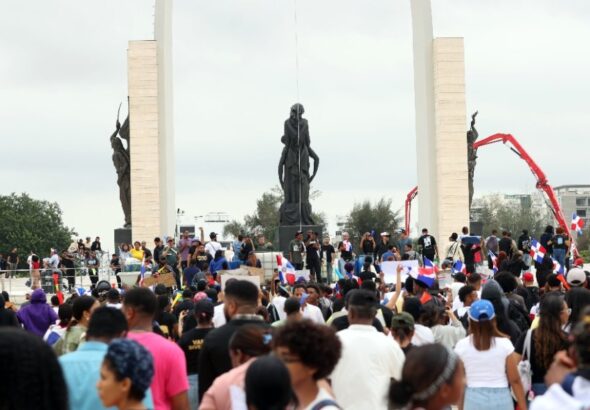 Plaza de la Bandera vuelve a ser escenario de protesta ciudadana