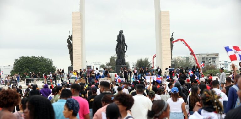 Plaza de la Bandera vuelve a ser escenario de protesta ciudadana