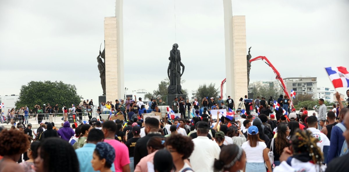 Plaza de la Bandera vuelve a ser escenario de protesta ciudadana