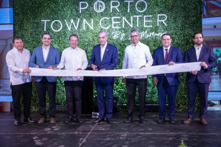 Abinader inaugura Porto Town Center y destaca crecimiento de la inversión privada