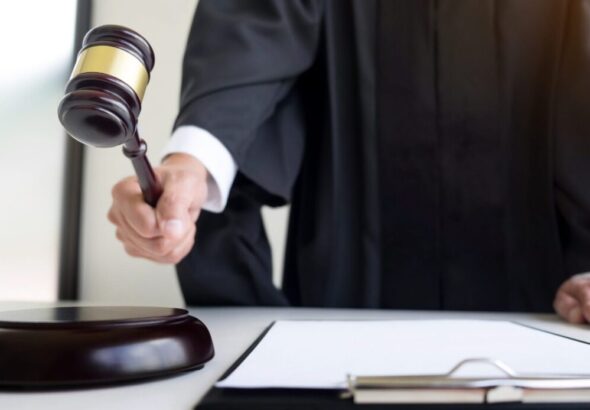 Tribunal de Santiago impone 20 años de cárcel a mujer por violencia extrema contra sus hijos