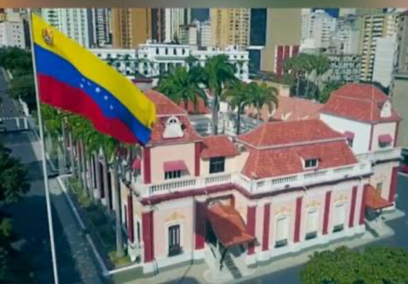 Las críticas hacen tambalear al endeble Gobierno de Venezuela