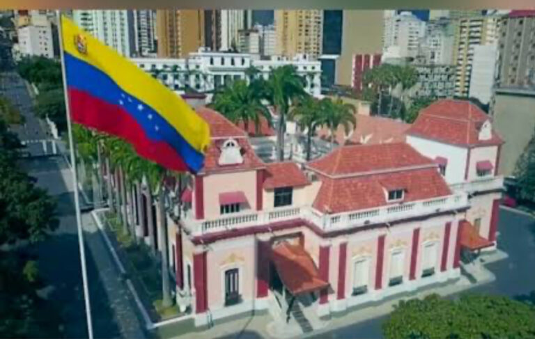 Las críticas hacen tambalear al endeble Gobierno de Venezuela