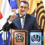 Asegura que escudo en nueva cédula respeta la Constitución