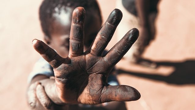 Abinader prohíbe mediante decreto el ingreso al país de mercancías vinculadas al trabajo forzoso