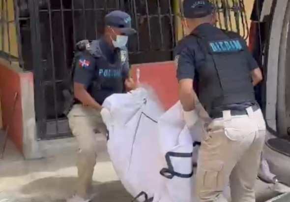 Policía investiga muerte de madre e hijo encontrados en estado de descomposición en apartamento